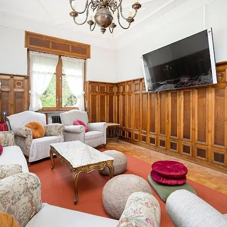 La Casona Del Fronton *