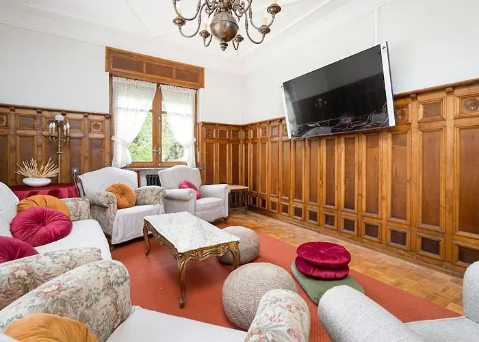 La Casona Del Fronton *